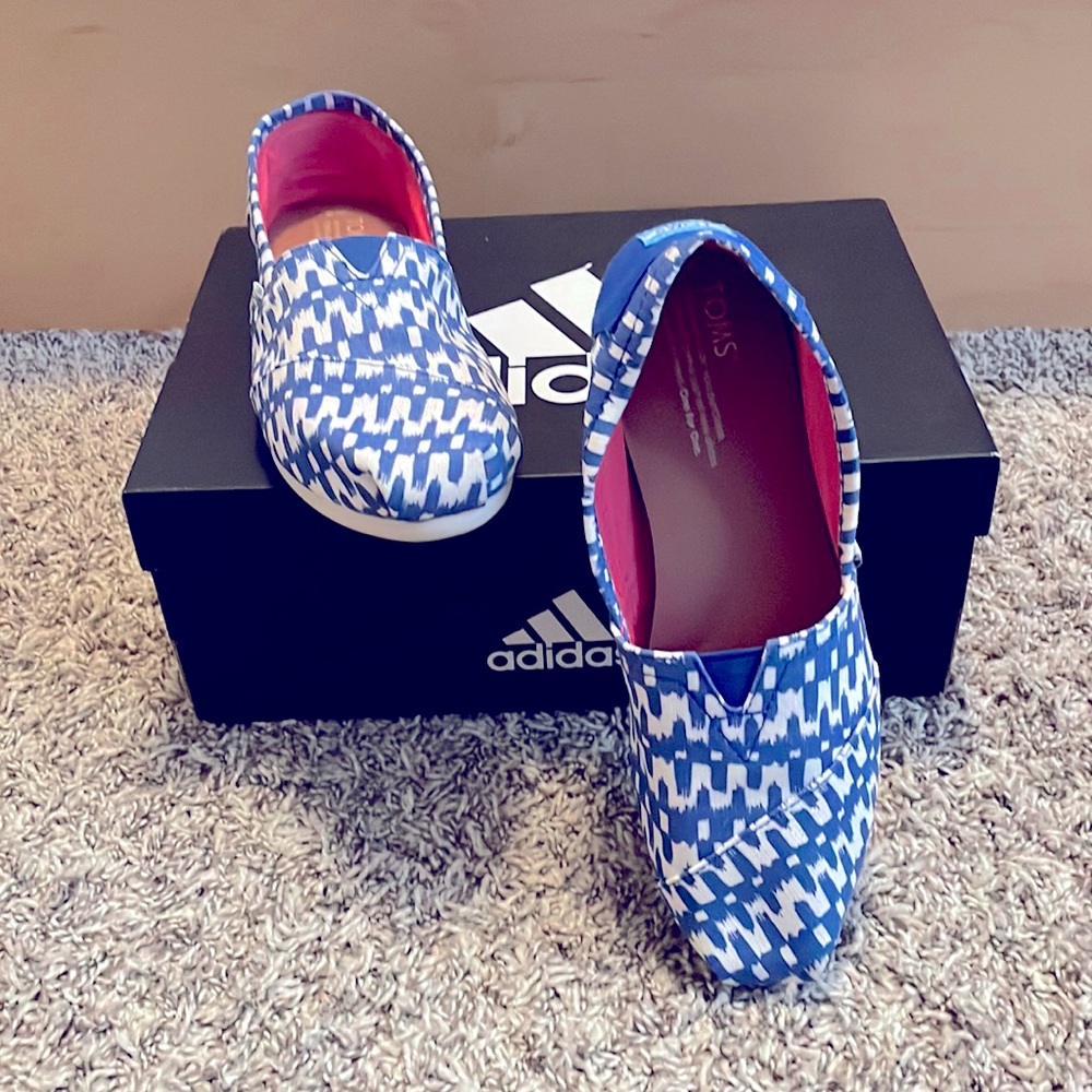 TOMS w8.  Gently worn blue/white slip ons